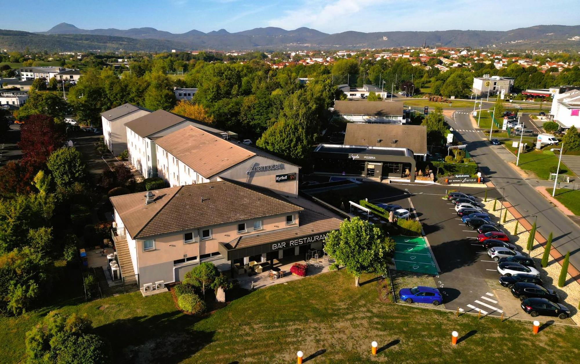 Kyriad Clermont Ferrand Nord - Riom Exteriör bild